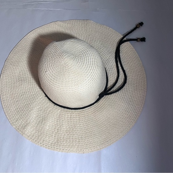 Floppy wide brim summer boho vacation paper poly hat with string. OS - Picture 1 of 12